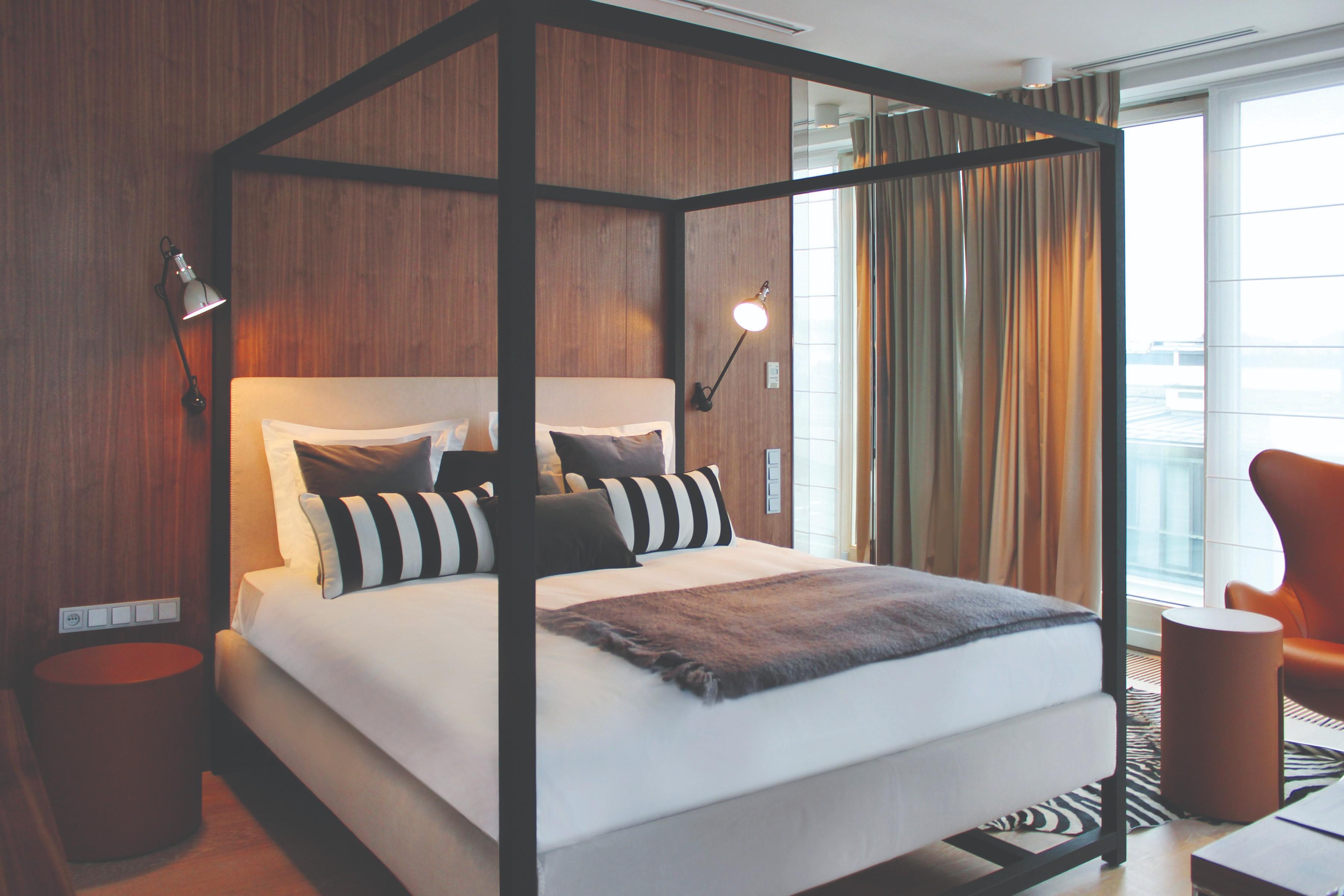 H15 Boutique Hotel, Warsaw, A Member Of Design Hotels ภายนอก รูปภาพ A four-poster bed