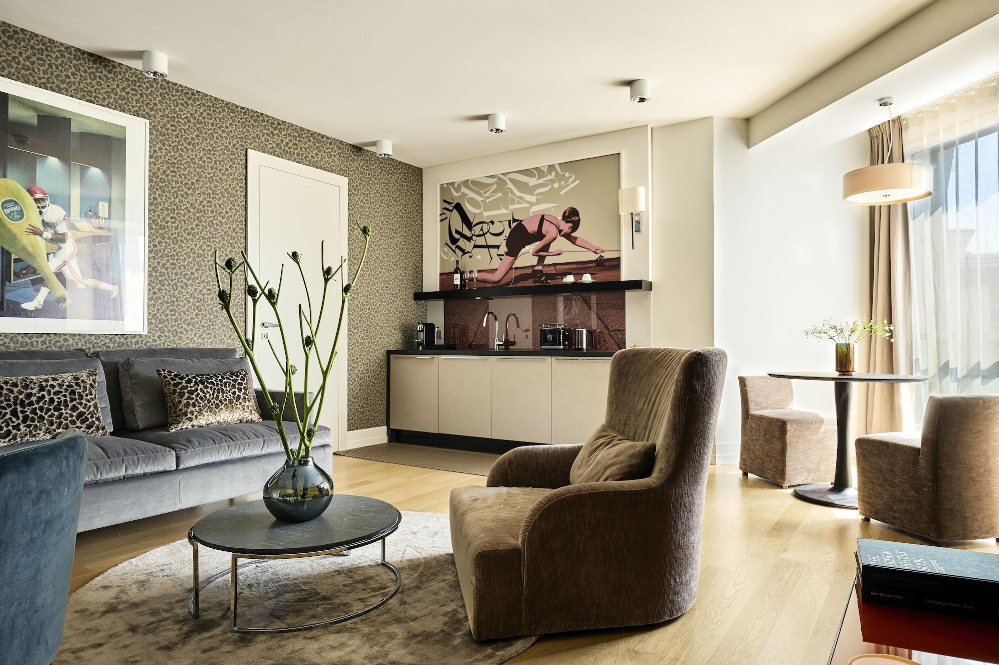 H15 Boutique Hotel, Warsaw, A Member Of Design Hotels ภายนอก รูปภาพ A suite at the Mandarin Oriental, Munich