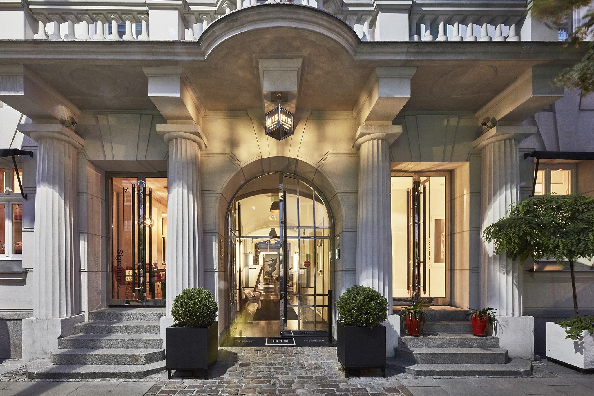 H15 Boutique Hotel, Warsaw, A Member Of Design Hotels ภายนอก รูปภาพ Entrance to the hotel