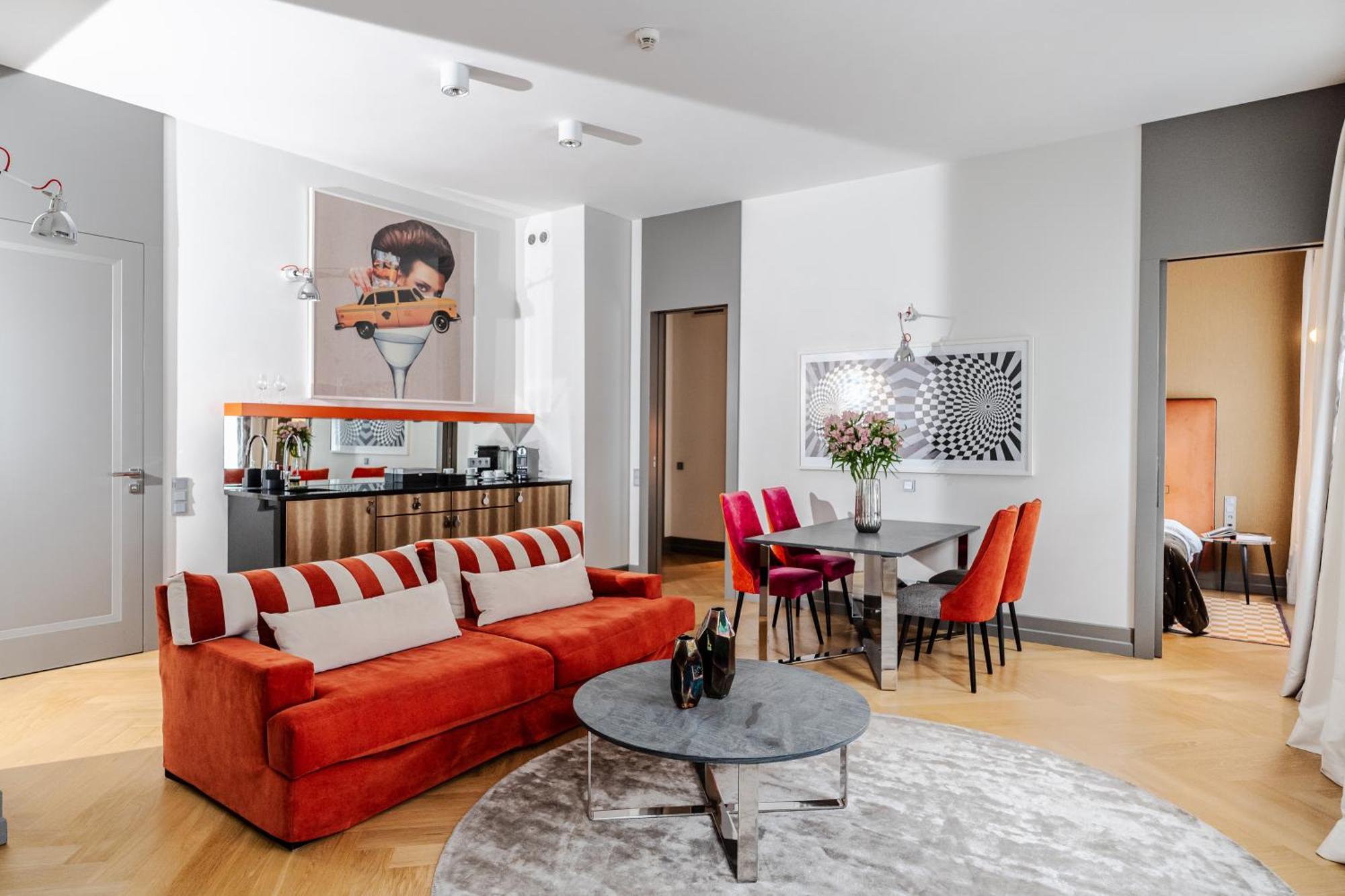 H15 Boutique Hotel, Warsaw, A Member Of Design Hotels ภายนอก รูปภาพ A suite at the hotel