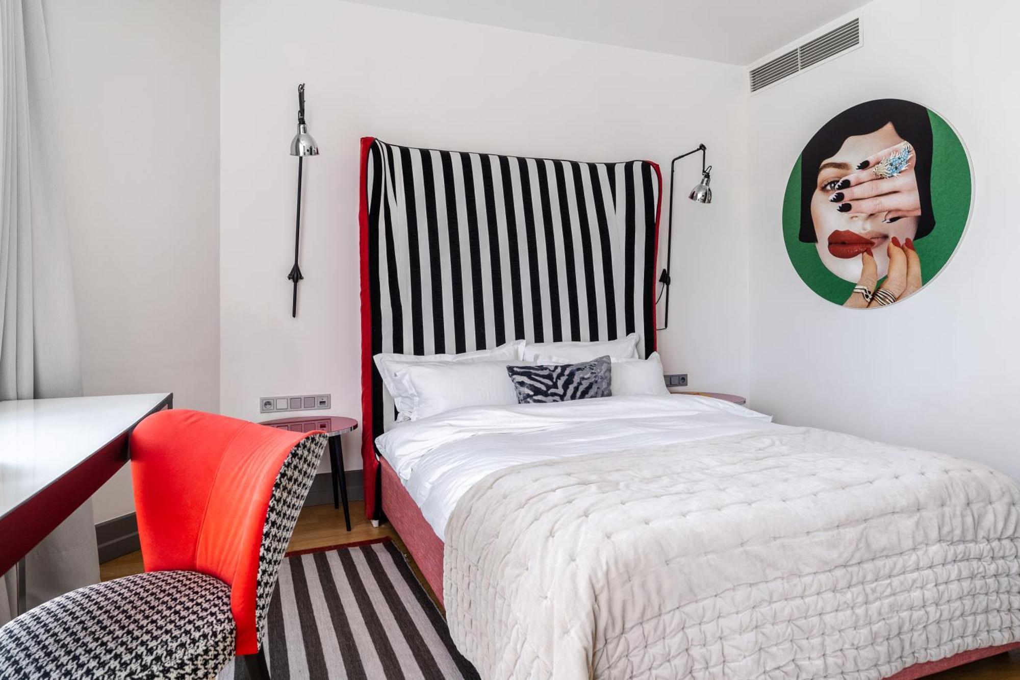 H15 Boutique Hotel, Warsaw, A Member Of Design Hotels ภายนอก รูปภาพ A room at the Standard East Village