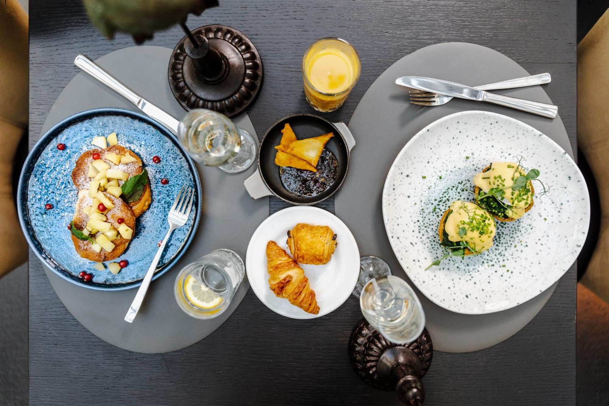 H15 Boutique Hotel, Warsaw, A Member Of Design Hotels ภายนอก รูปภาพ A selection of dishes at the restaurant