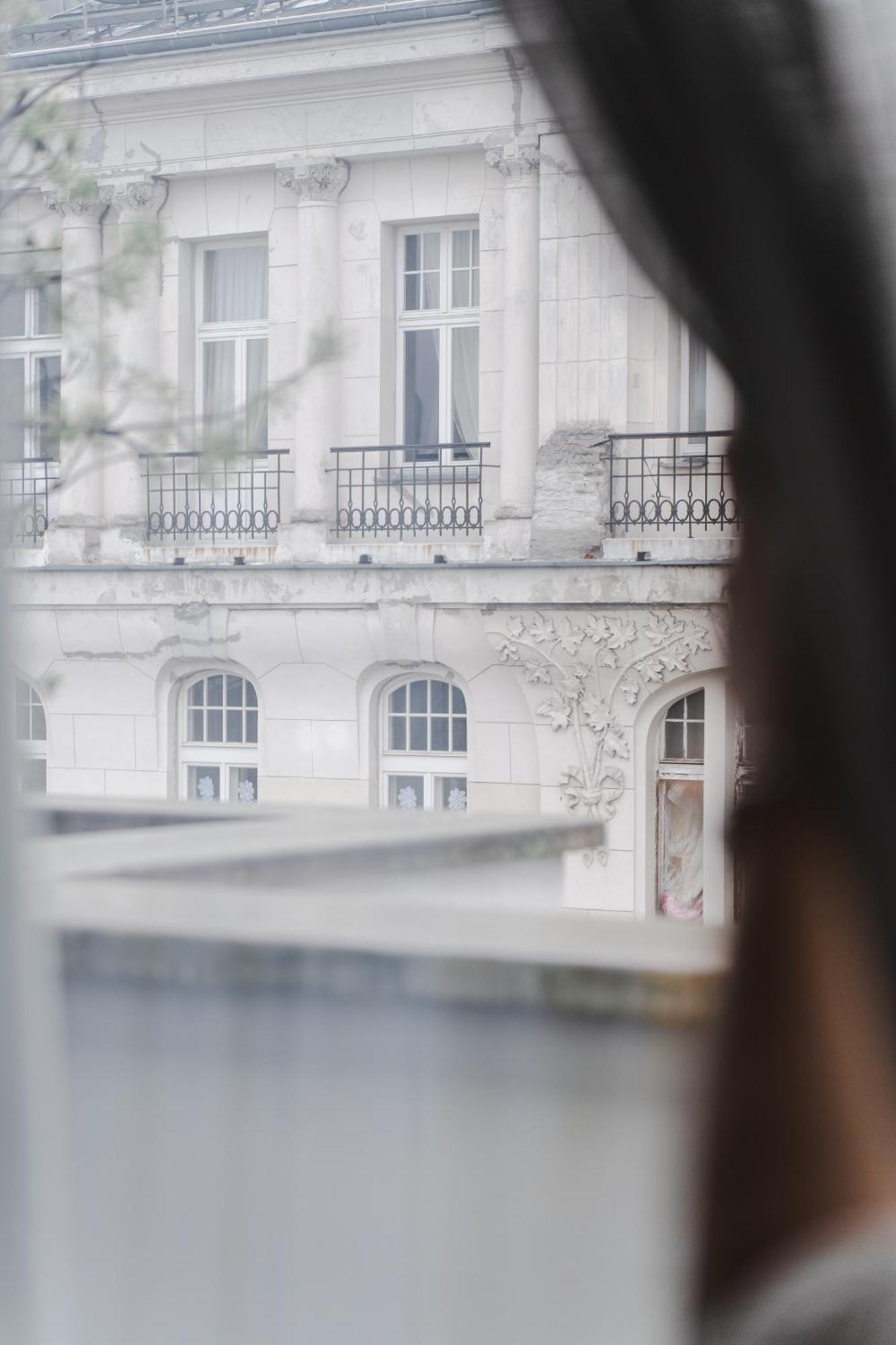H15 Boutique Hotel, Warsaw, A Member Of Design Hotels ภายนอก รูปภาพ The courtyard of the museum