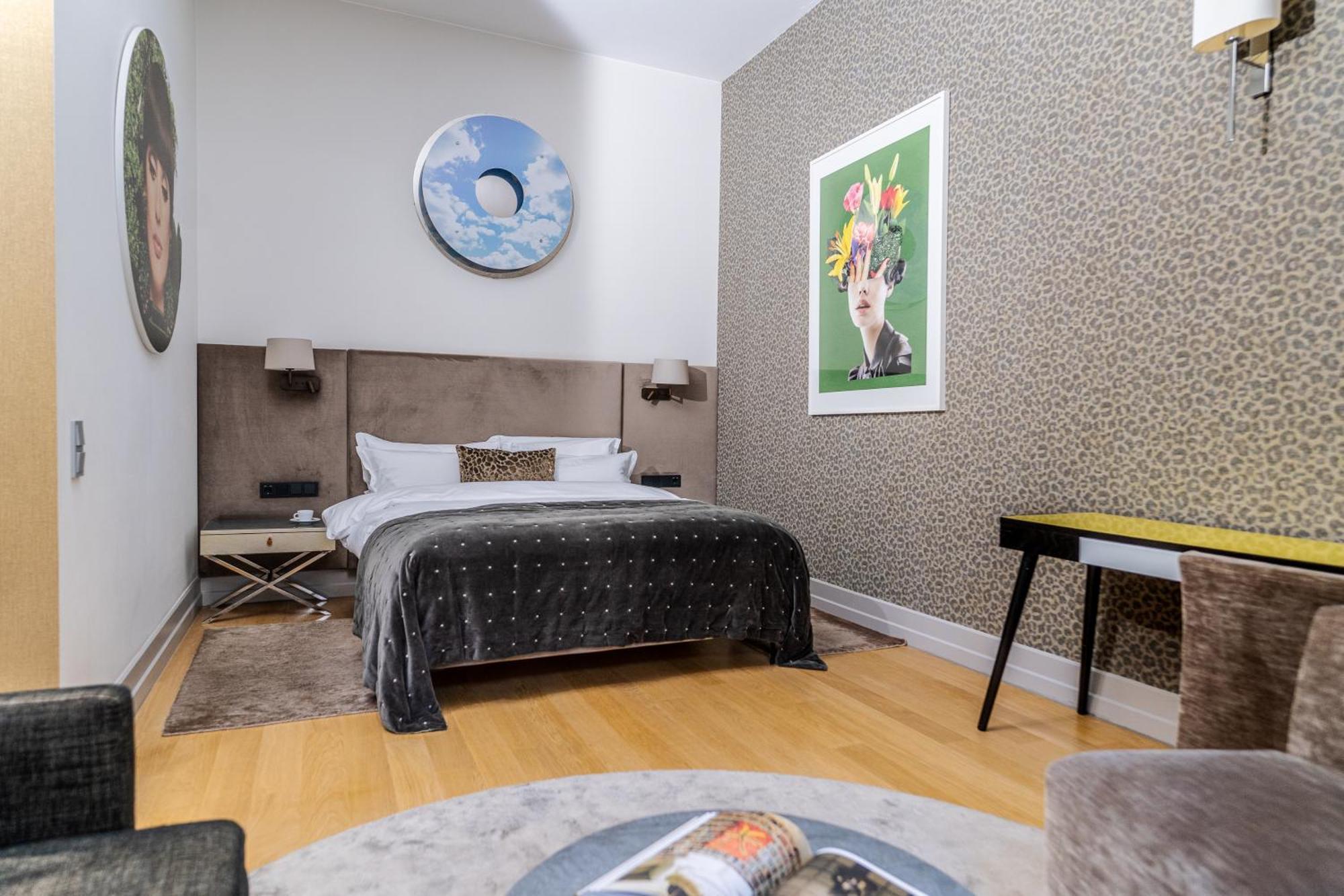 H15 Boutique Hotel, Warsaw, A Member Of Design Hotels ภายนอก รูปภาพ A room at the hotel