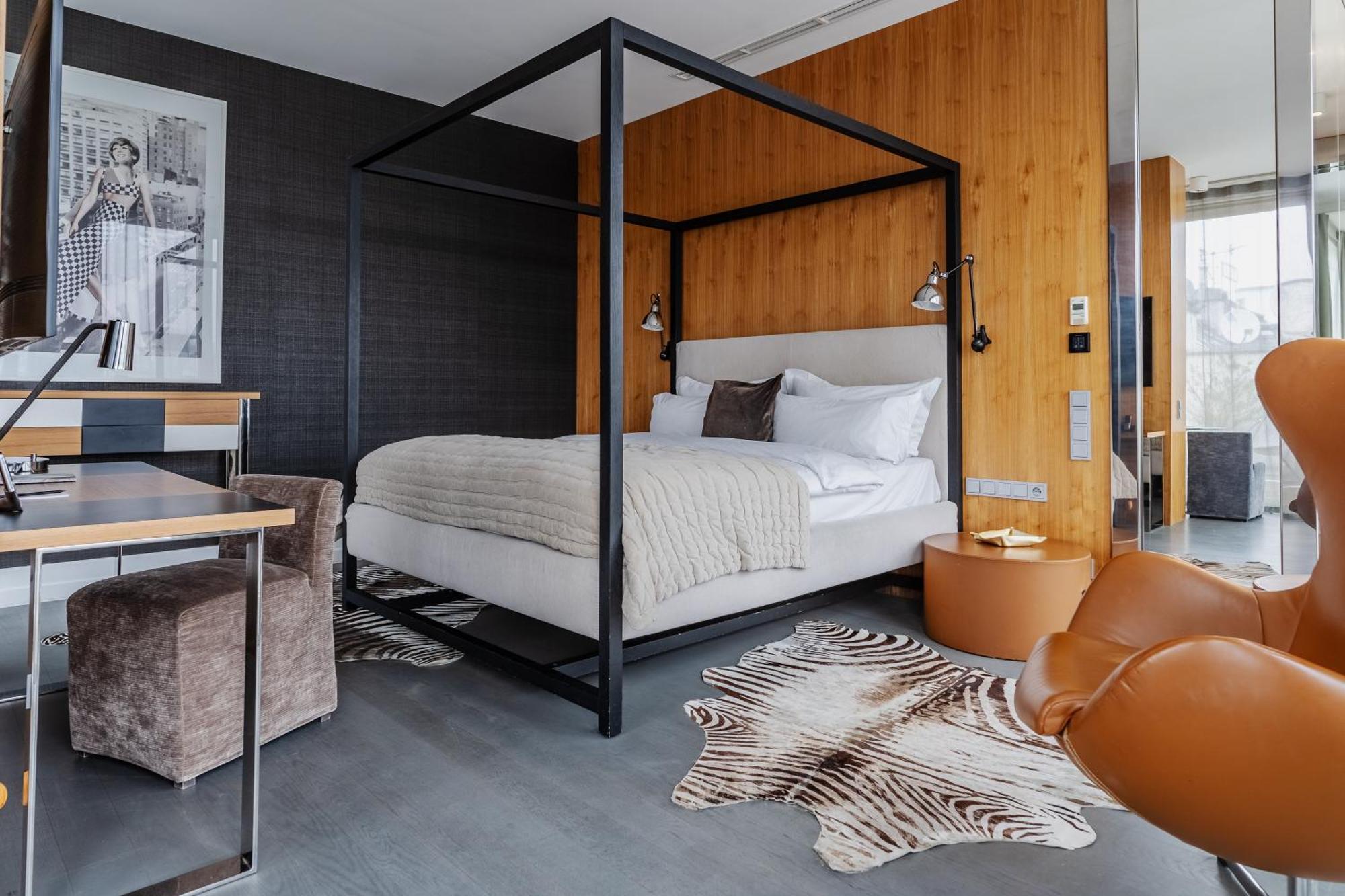 H15 Boutique Hotel, Warsaw, A Member Of Design Hotels ภายนอก รูปภาพ A bedroom at the hotel