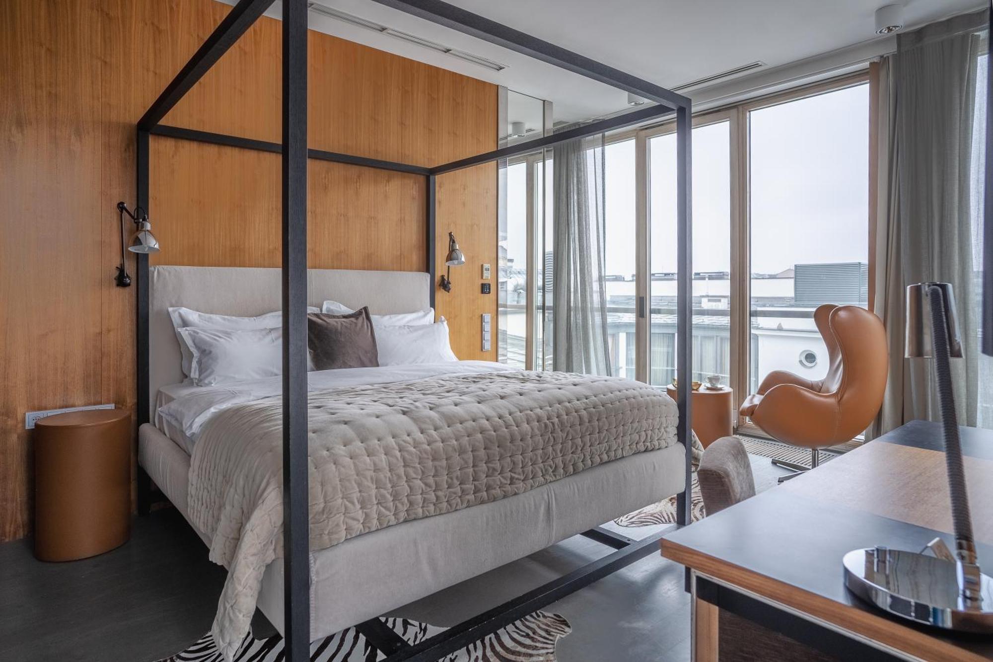 H15 Boutique Hotel, Warsaw, A Member Of Design Hotels ภายนอก รูปภาพ A bedroom at the hotel