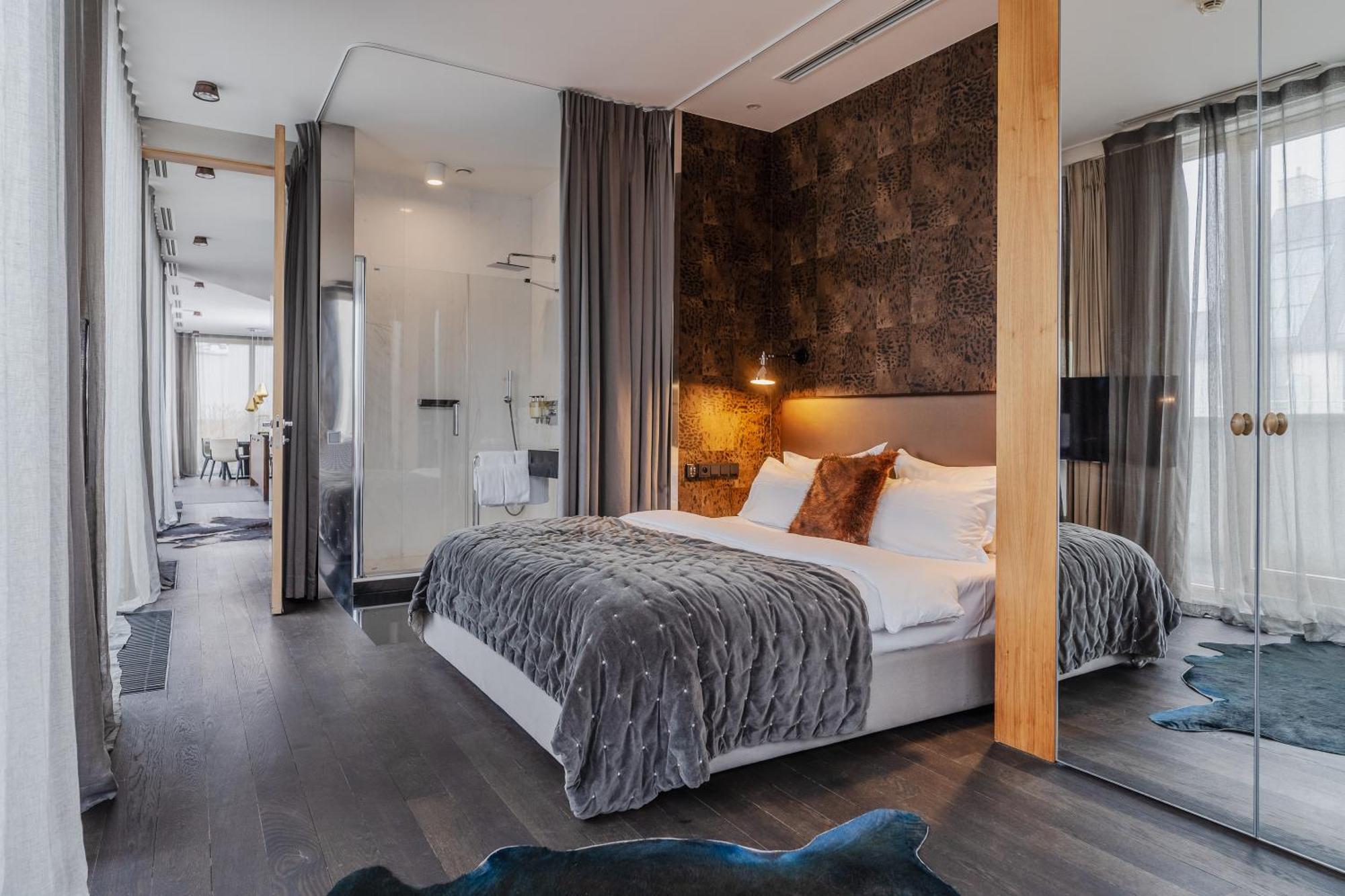 H15 Boutique Hotel, Warsaw, A Member Of Design Hotels ภายนอก รูปภาพ A bedroom at the hotel